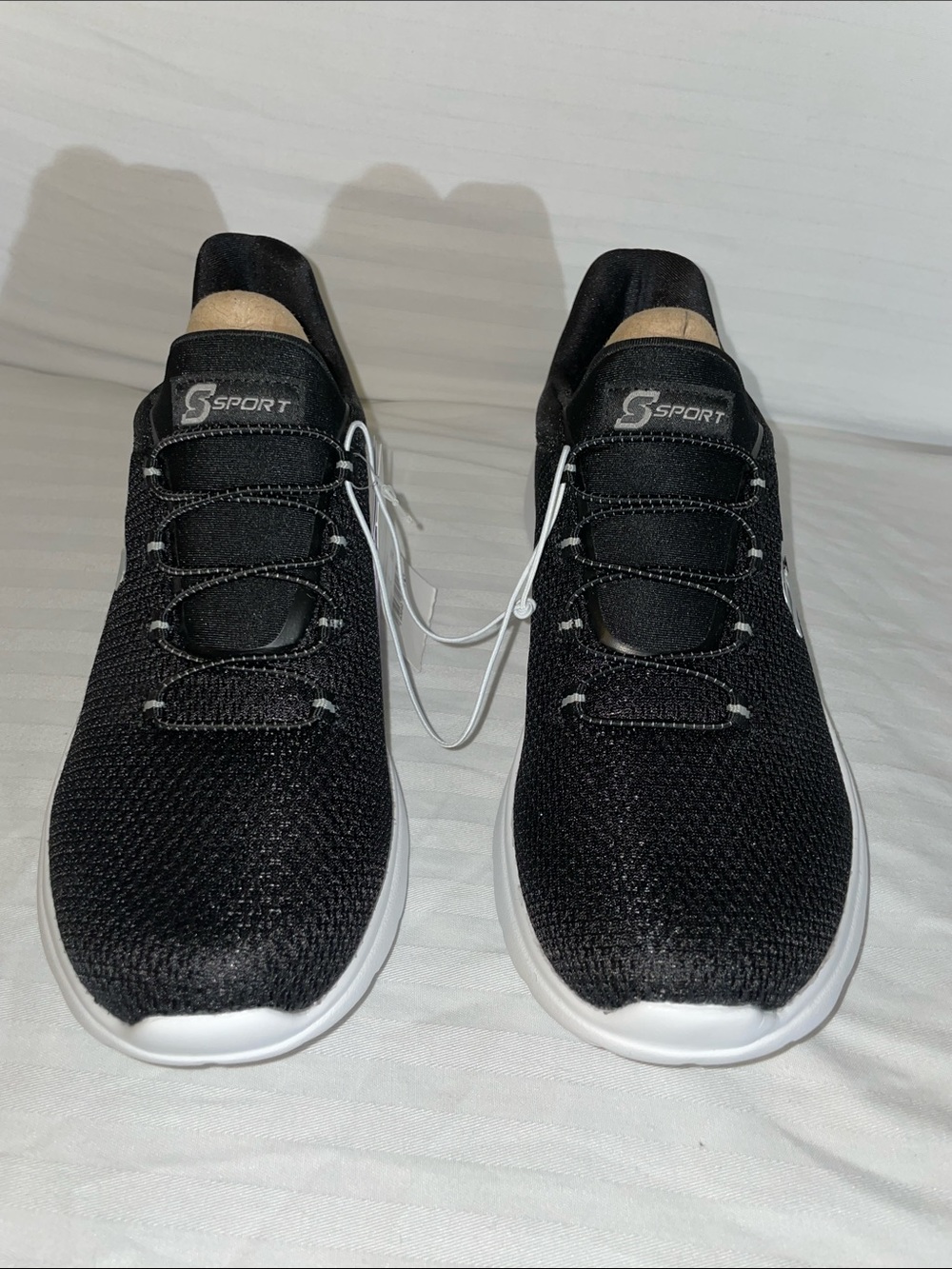 Women'sSkechers Black Knit LaceUp Sport Sneakers with White Sole7.5 Memory Foam